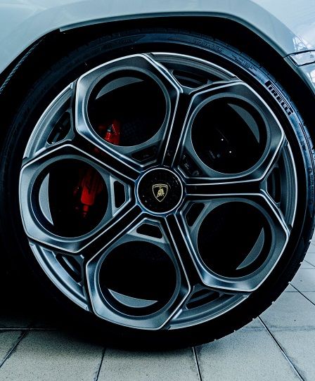 P Zero para el Lamborghini Countach LPI 800-4