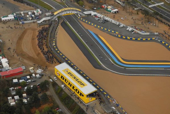 Pasarela y tribuna Le Mans