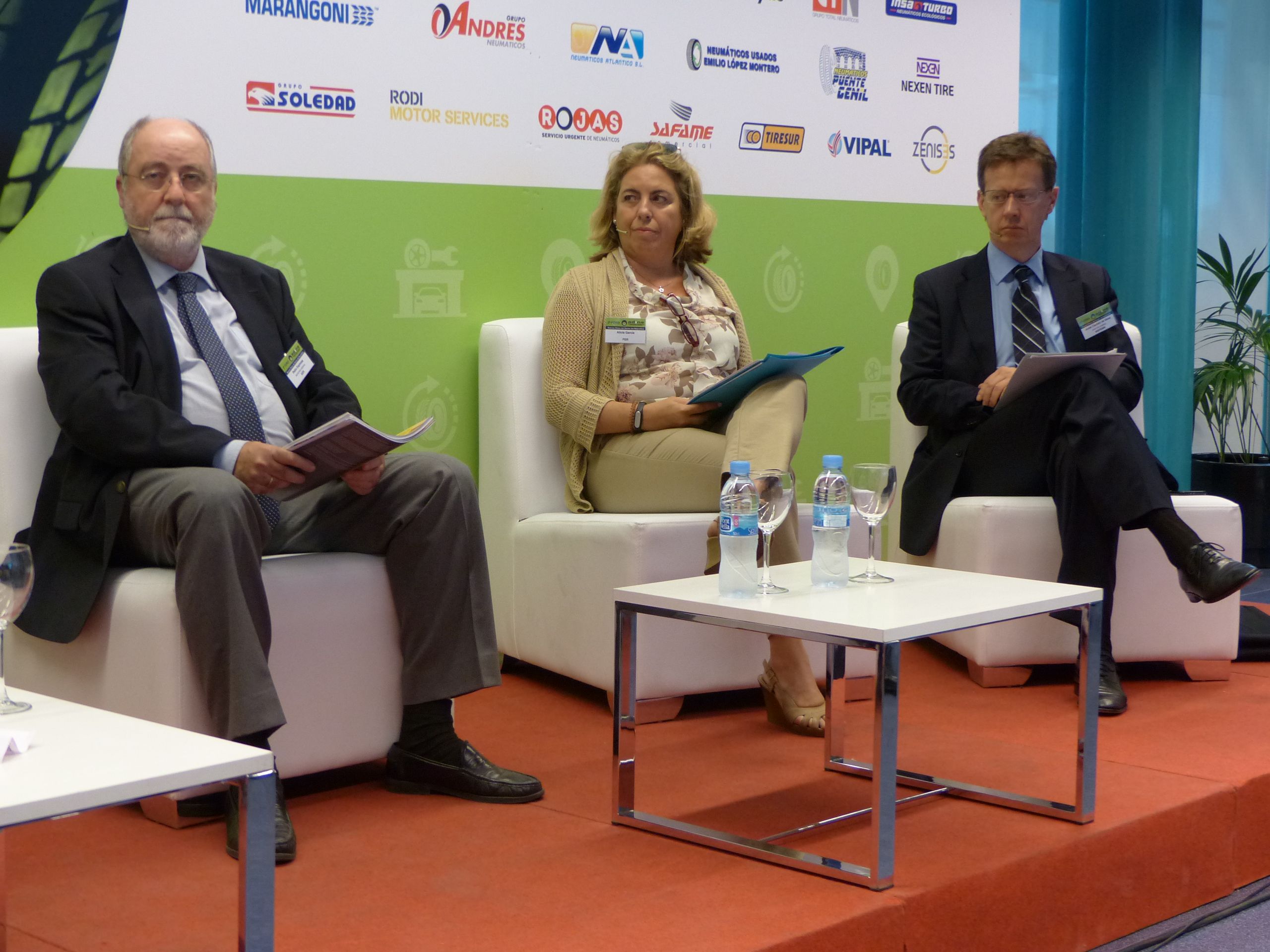 Pedro Espinosa de AER, Alicia García-Franco de la FER y Javier Cachón de MAPAMA