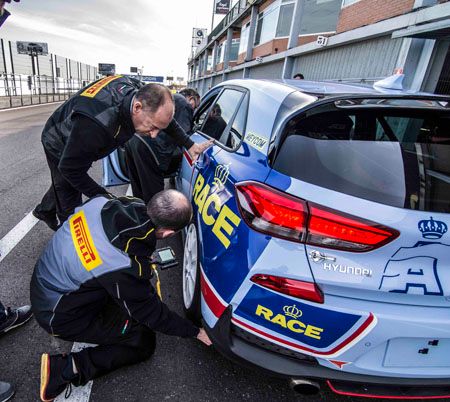 Pirelli regresa a las competiciones de circuito en España