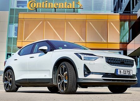 Polestar 2, con neumáticos Continental PremiumContact 6 y SportContact 6