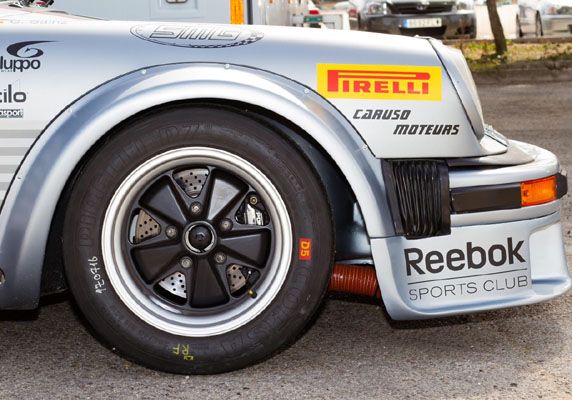 Porsche 911 con Pirelli P7 Corsa Classic