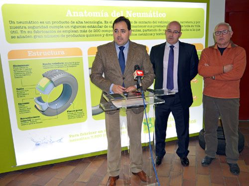 Presentación de la exposición 'Recicla y Sonríe' de TNU