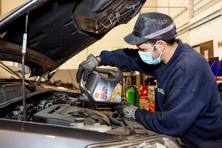 Revisar el vehículo antes de salir de vacaciones