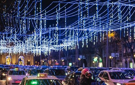 Revisar la presión, el dibujo y desgaste, ajustar el paralelo y asegurar la rueda de repuesto 