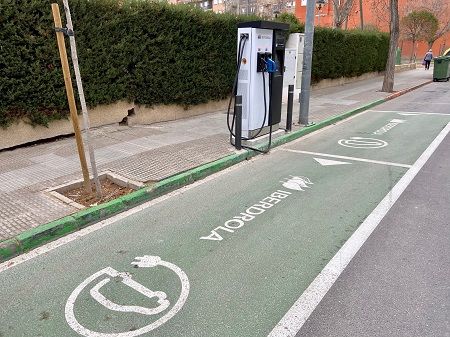 Se necesita una red mínima de 70 mil puntos de recarga de acceso público en el país para 2023