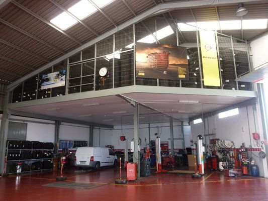 Taller multidisciplinar con maquinaria que no tiene más de 3 años