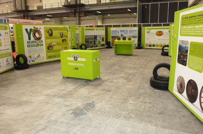 TNU estuvo presente en la feria con la exposición 'Recicla y sonríe'