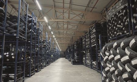 Top Recambios distribuye neumáticos para todo tipo de moto 