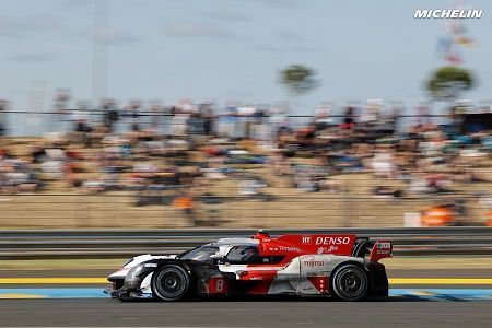 Toyota GR010 Hybrid número 8 (Buemi/Hartley/Hirakawa) 