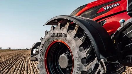 Trelleborg celebra el 70 aniversario de Valtra con YourTire
