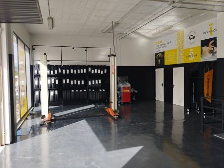 Ubicado en la calle El Efebo, S/N en el Polígono Industrial de Antequera