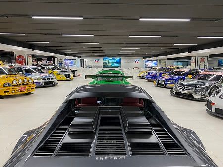 Visita al Motor Sport Institute