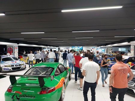 Visita al Motor Sport Institute
