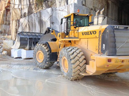 Volvo L350F con neumáticos RT-5D de Goodyear