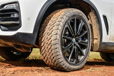 X5 de BMW con los Grabber AT3 de General Tire