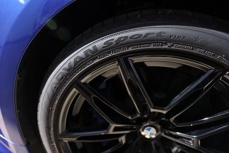 Yokohama ADVAN Sport V107